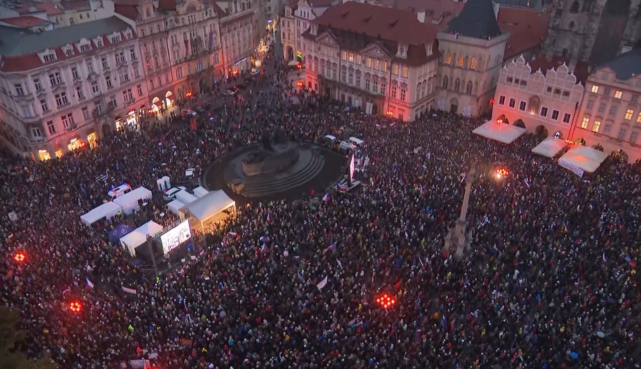 Proteste în mai multe orașe din Cehia față de modificarea sistemului de finanțare a instituțiilor media publice 