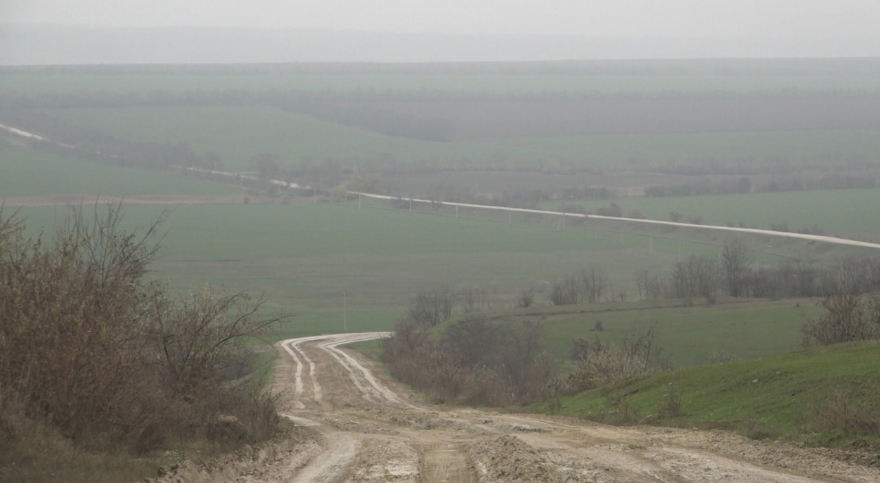 Un drum din sudul țării a ajuns în stare deplorabilă după decenii fără reparații capitale