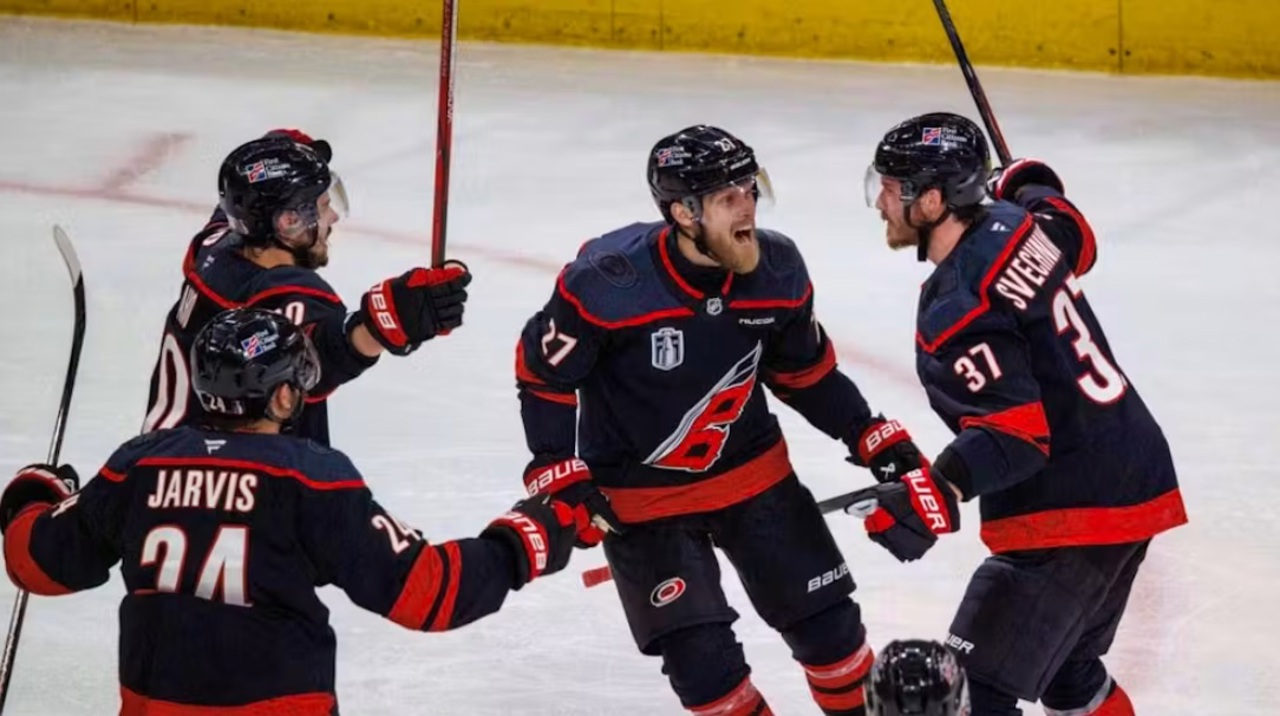 Carolina Hurricanes, la un pas de titlu