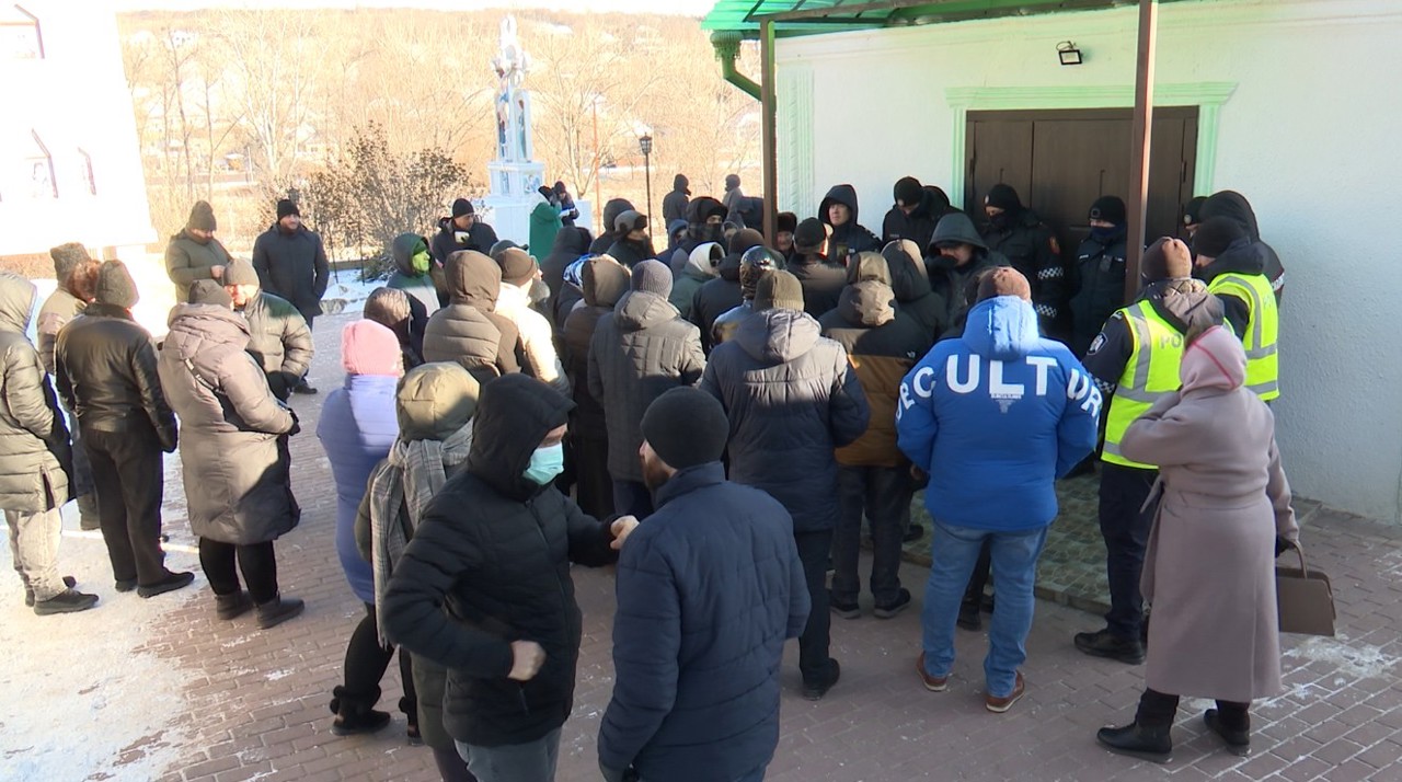  Poliția: Situația de la biserica din Dereneu este o „provocare” ce exploatează tema religioasă