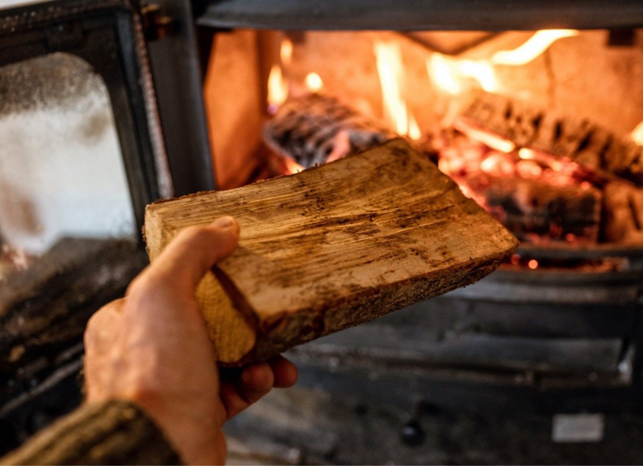 Moldsilva: Stocuri suficiente de lemn de foc în R. Moldova. Sfaturi pentru o iarnă caldă