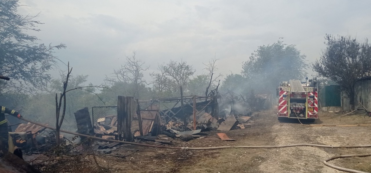 Incendiu la Cantemir: mai multe construcții și terenuri, distruse de flăcări
