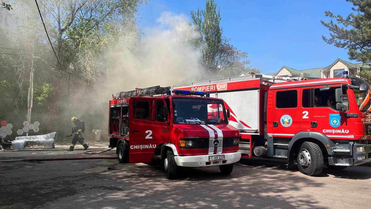 După ore de luptă cu flăcările, incendiul din centrul capitalei a fost lichidat. IGSU investighează cauza