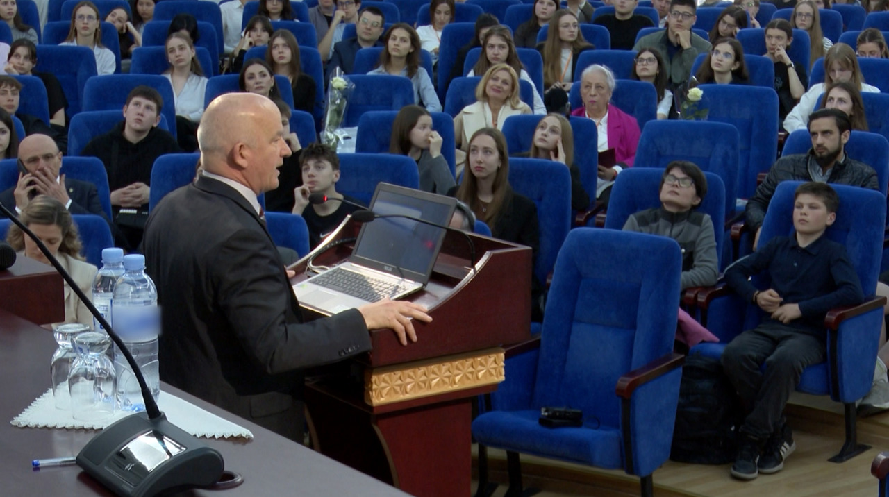 From orbit to Chisinau: Veteran astronaut Jeffrey Williams outlines the next chapter of space exploration