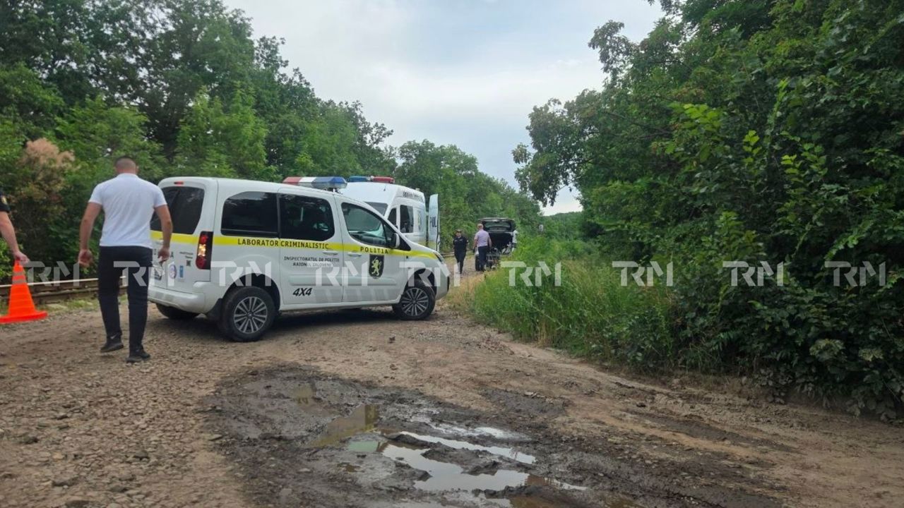 Cadavrul unui tânăr de 23 de ani, descoperit într-o mașină, la Ialoveni: Băiatul s-ar fi sinucis