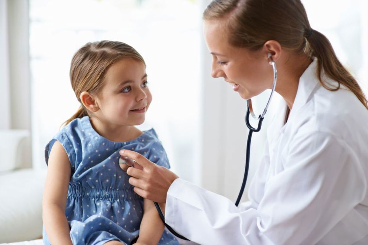 Controale medicale la început de școală. Ce trebuie să știe părinții 