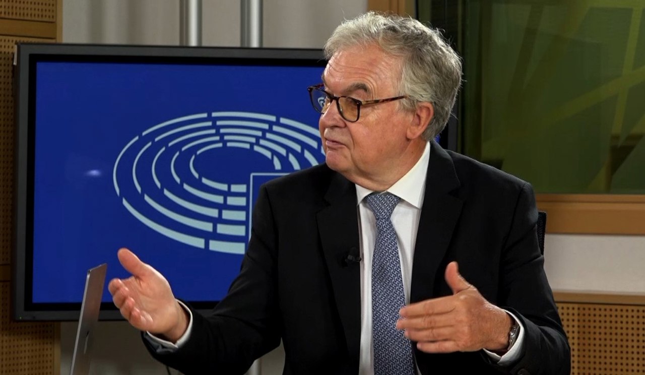 Interviu Dan Alexe cu europarlamentarul Jean-Paul Garraud: „O altă extindere ne-ar îndrepta spre faliment”