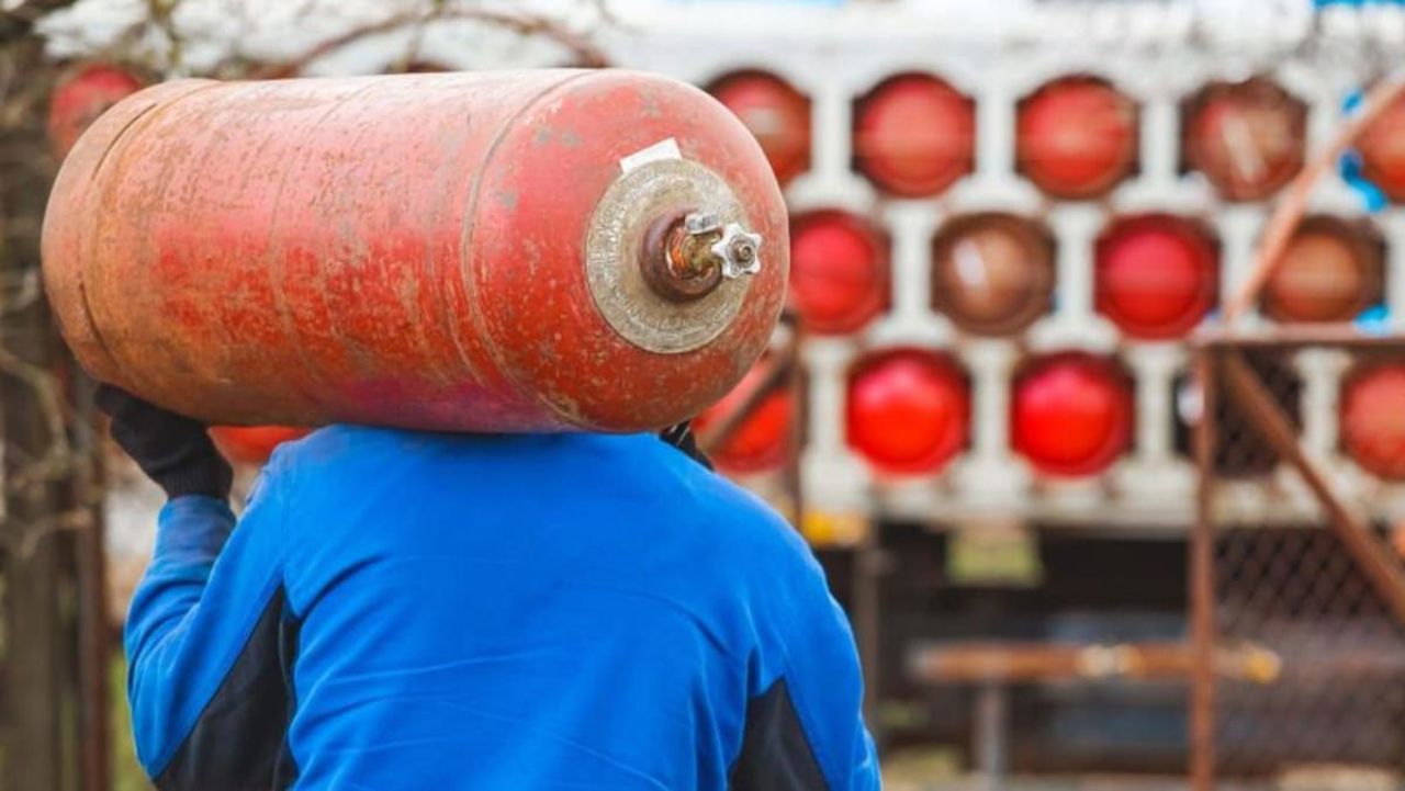 Riscuri majore de explozii: Utilizarea buteliilor de gaz în blocurile de apartamente, interzisă din noiembrie