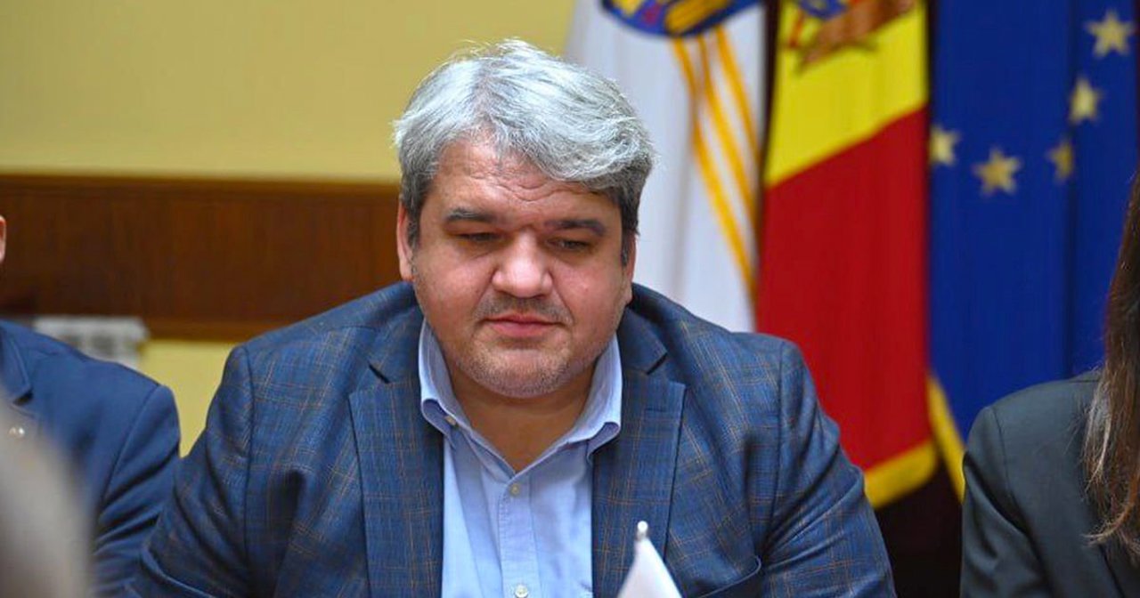 Fostul șef al Direcției mobilitate urbană din Chișinău, angajat la „Chișinău Proiect”, după ce a fost reținut într-un dosar de corupție