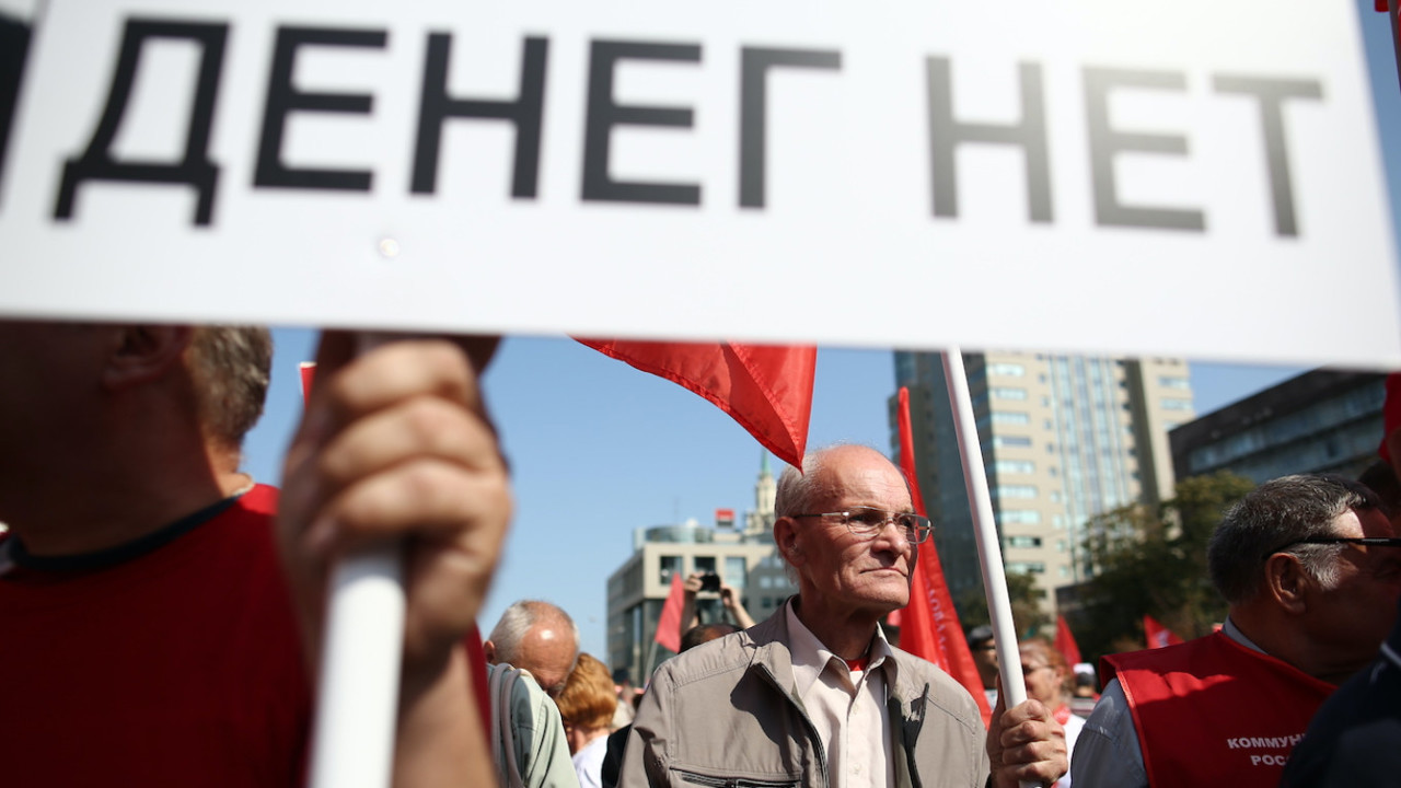 Rusia începe concedieri în masă: Mii de medici, profesori și funcționari își pierd locurile de muncă din cauza deficitului bugetar