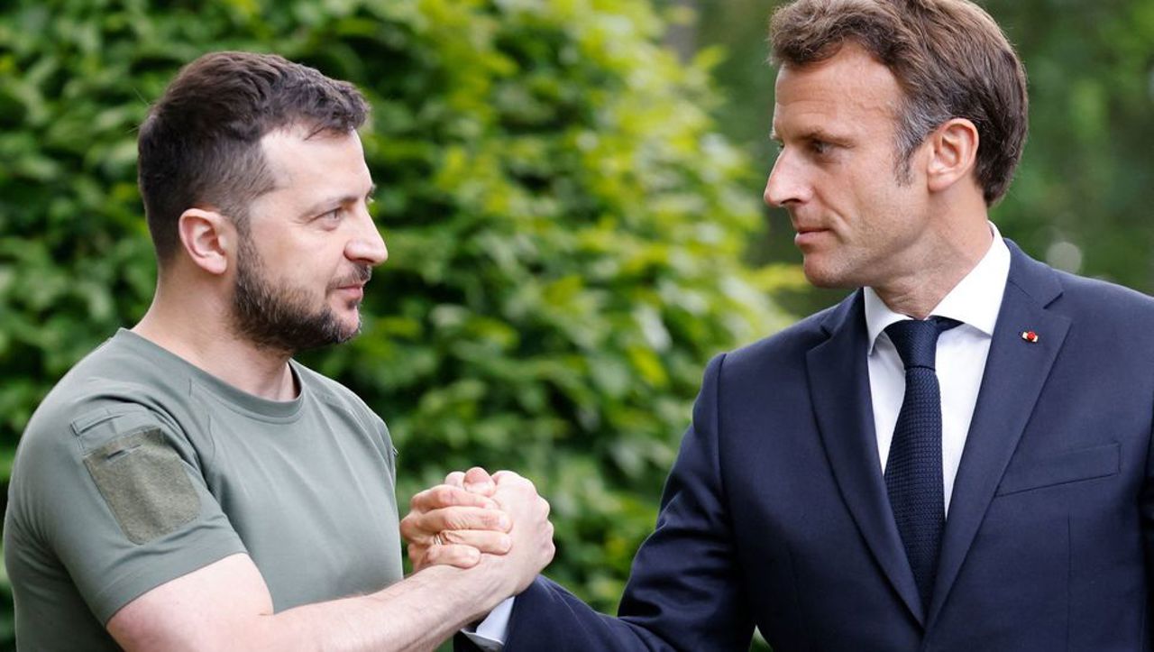 Zelensky, Macron discuss grain corridor, security in Odessa