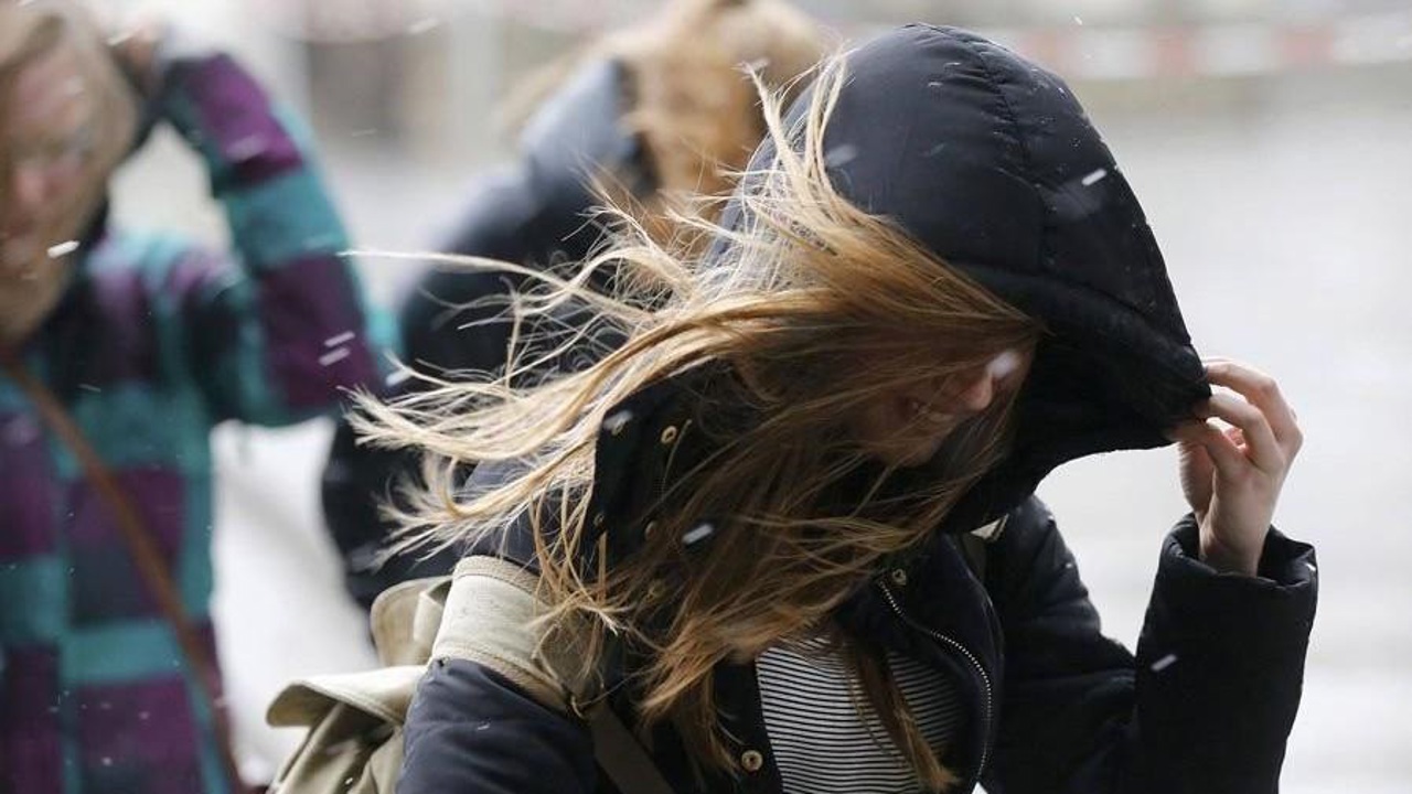 Yellow code for strong winds across the country valid until midday