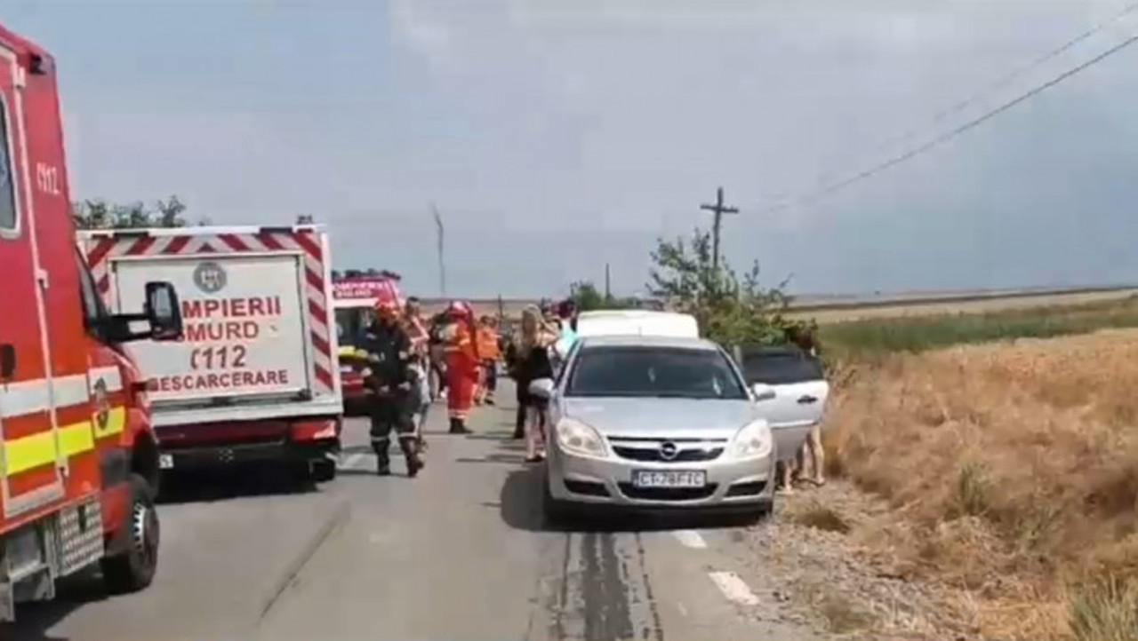 Accident rutier în Constanța: 18 persoane implicate, dintre care 10 copii