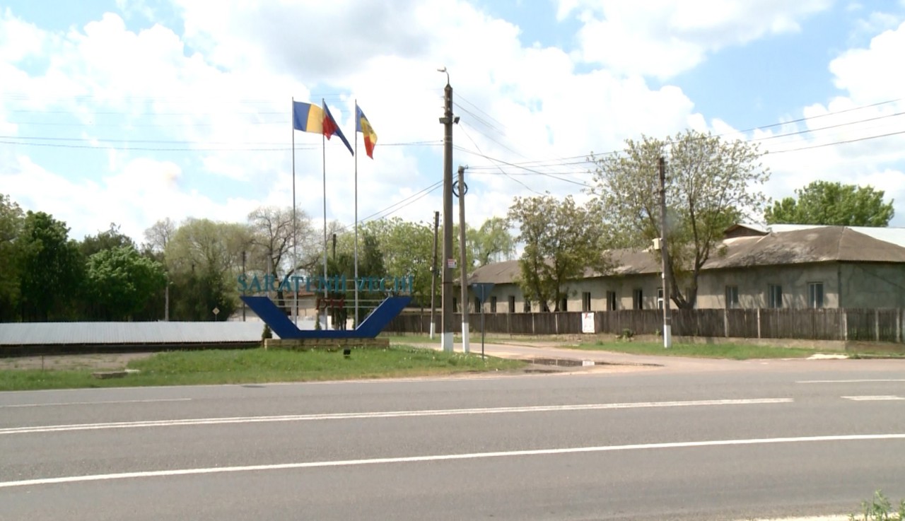 Locuitorii din Sărătenii Vechi au speranțe mari de la noul primar. Sătenii doresc canalizare și drumuri renovate