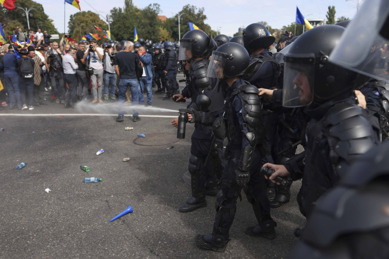 Proteste violente la București: Mii de fermieri și crescători de animale, nemulțumiți de restricțiile impuse la export  