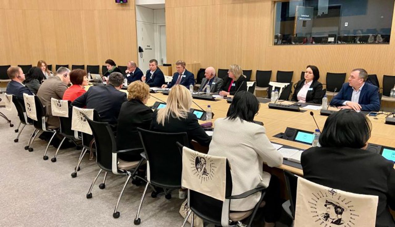 Группа парламентариев находится с визитом в штаб-квартире НАТО в Брюсселе