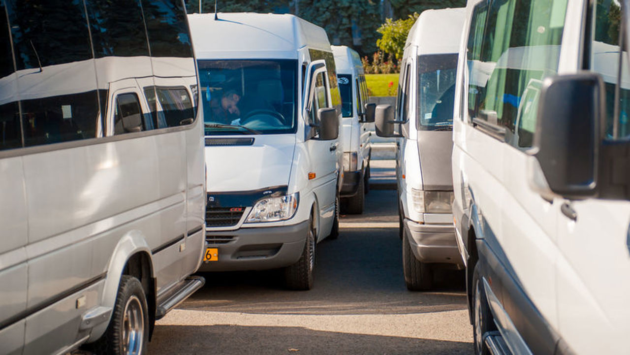 ANTA: Microbuzele și autobuzele autorizate pentru transportul de pasageri nu pot transporta mărfuri