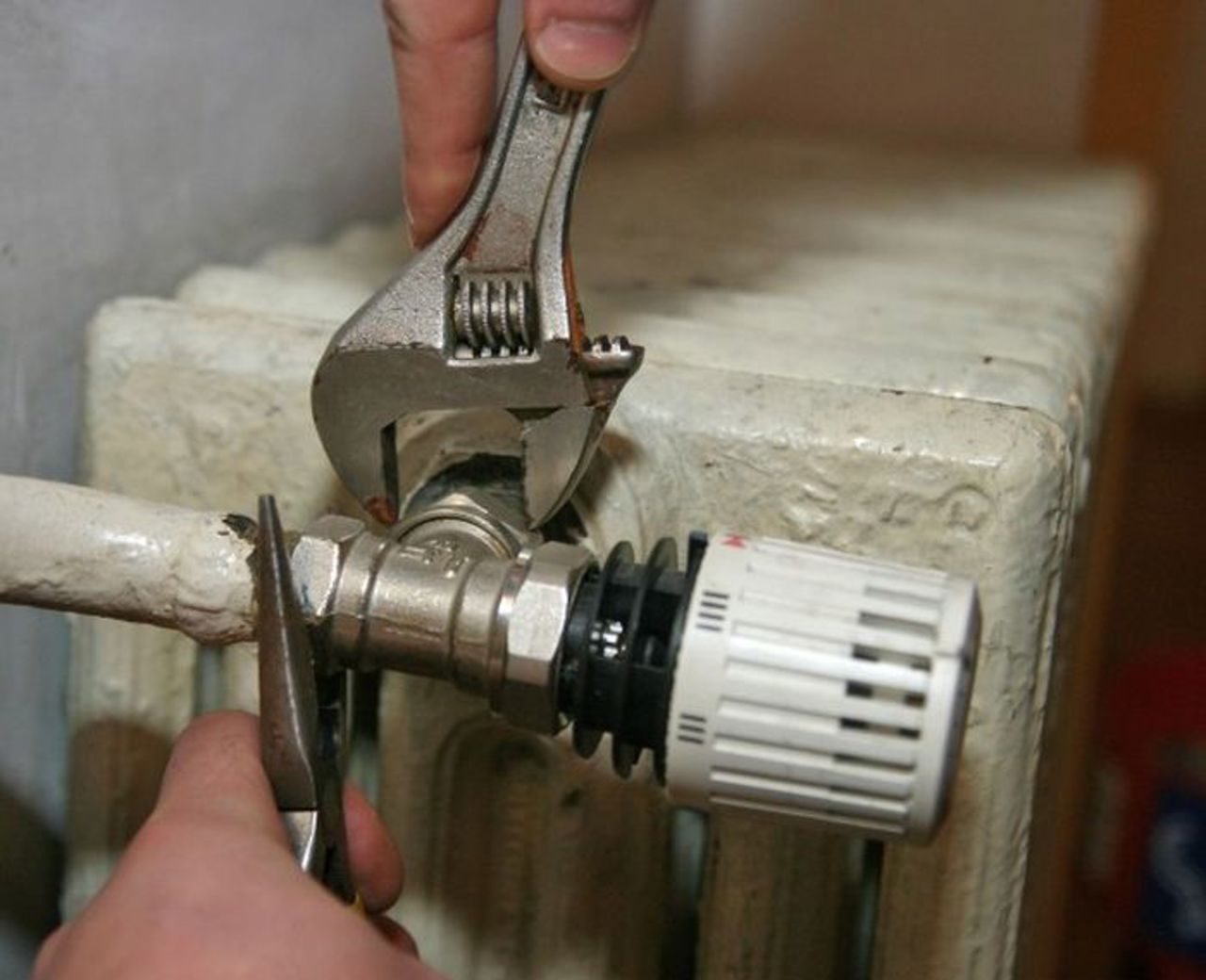 Mai mulți de jumătate din consumatorii debranșati de la căldura centralizată au primit facturi de peste 500 de lei