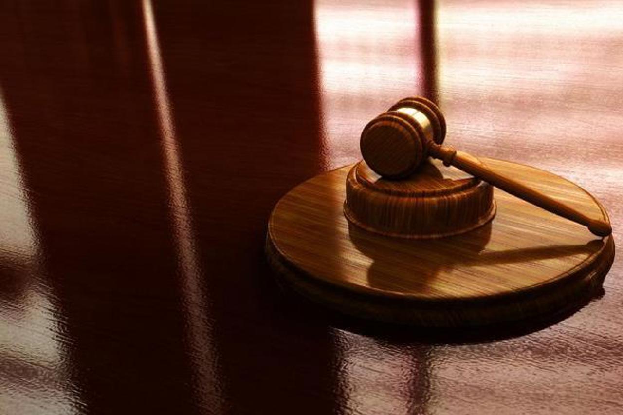 Femeie din Drochia, amendată cu 50.000 de lei pentru coruperea alegătorilor: Le promitea bătrânilor „adaosuri” de 1.000 de lei la pensii