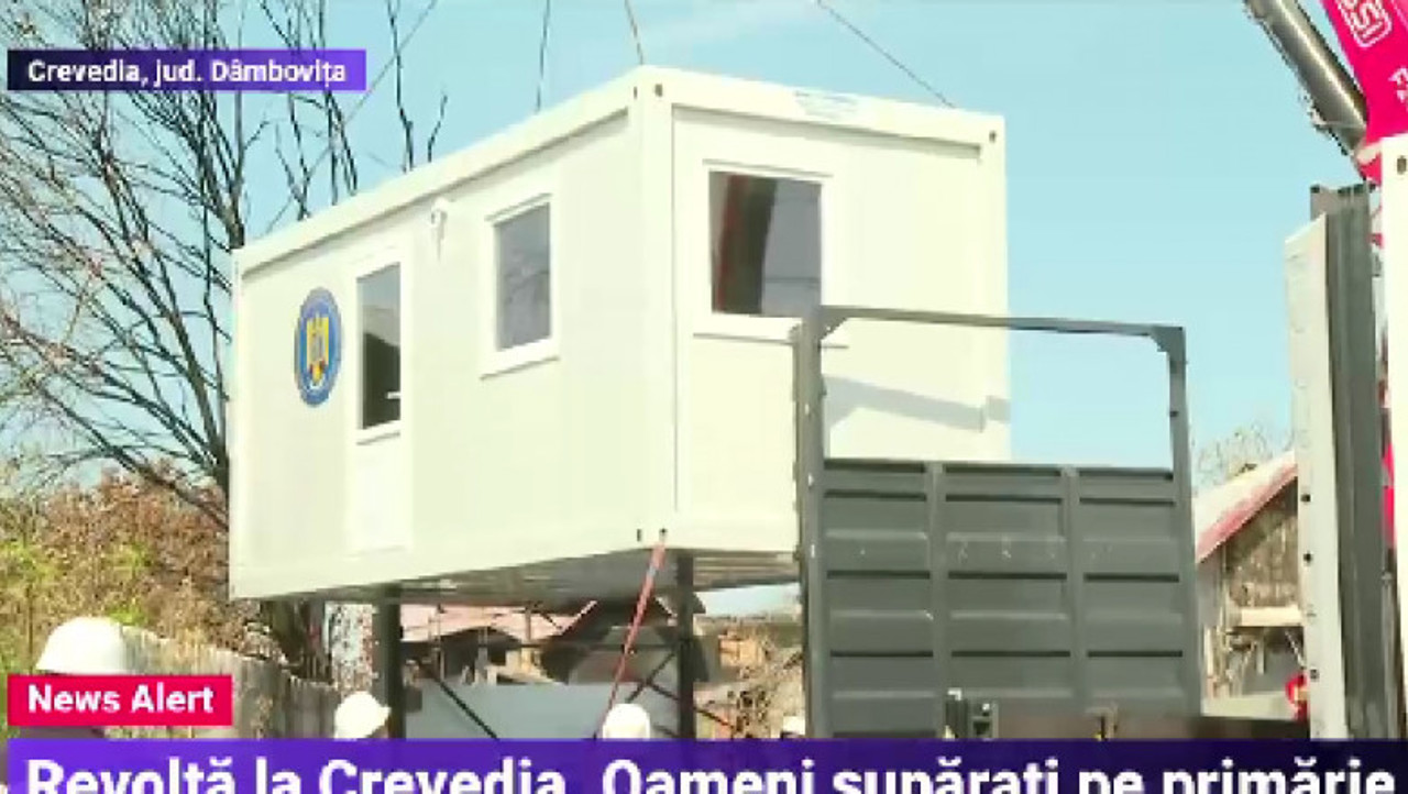 Revoltă în Crevedia // Oamenii rămași fără case în urma exploziilor nu vor să trăiască în containere