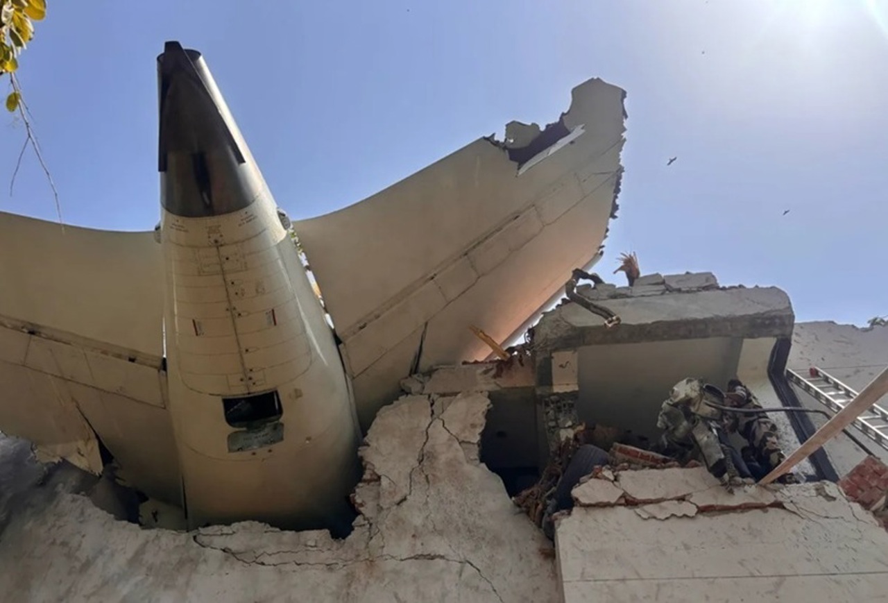 Tragedia din India: A fost găsită una dintre cutiile negre ale avionului prăbușit  