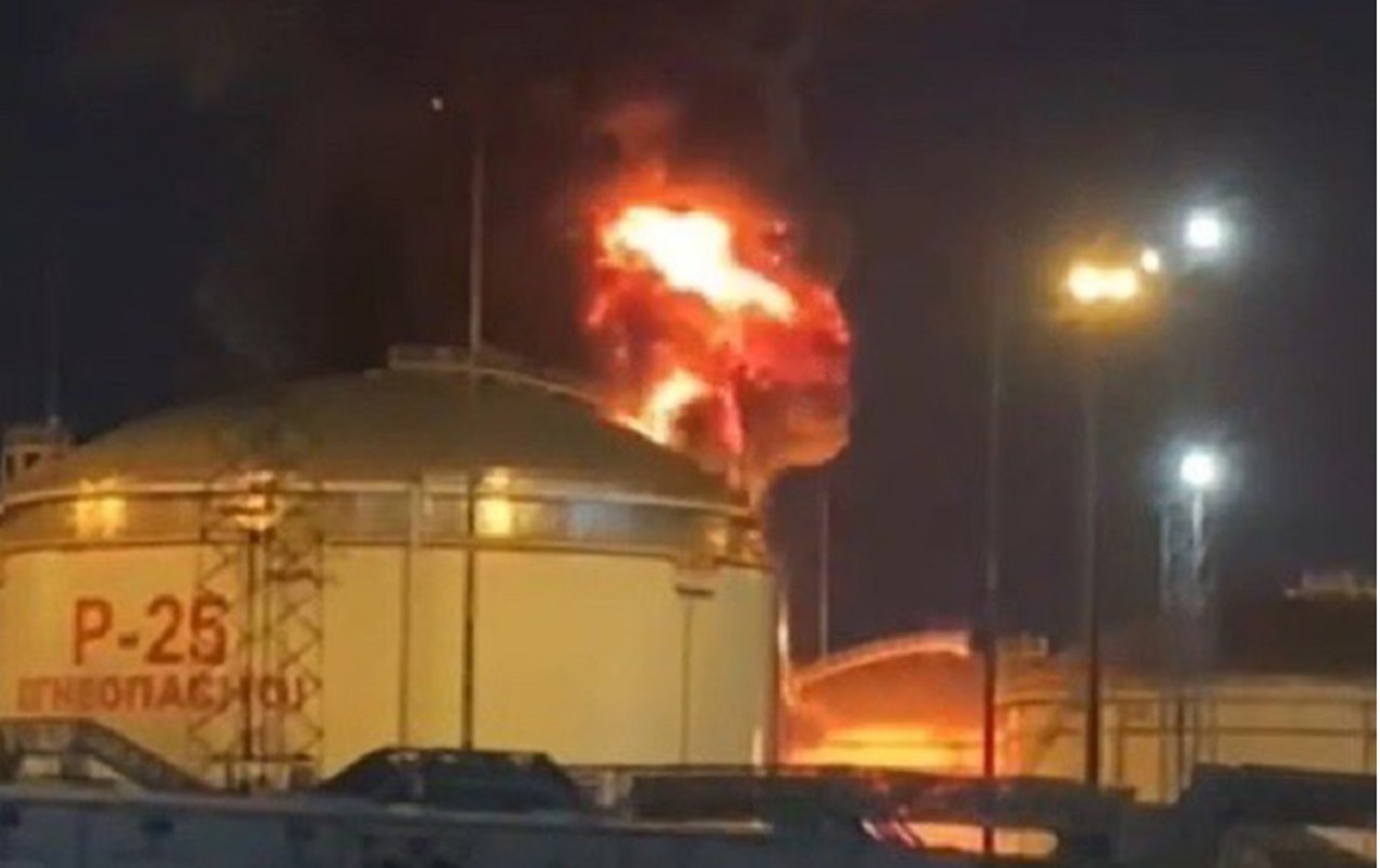 Un depozit de carburanți, în flăcări, în apropiere de Crimeea