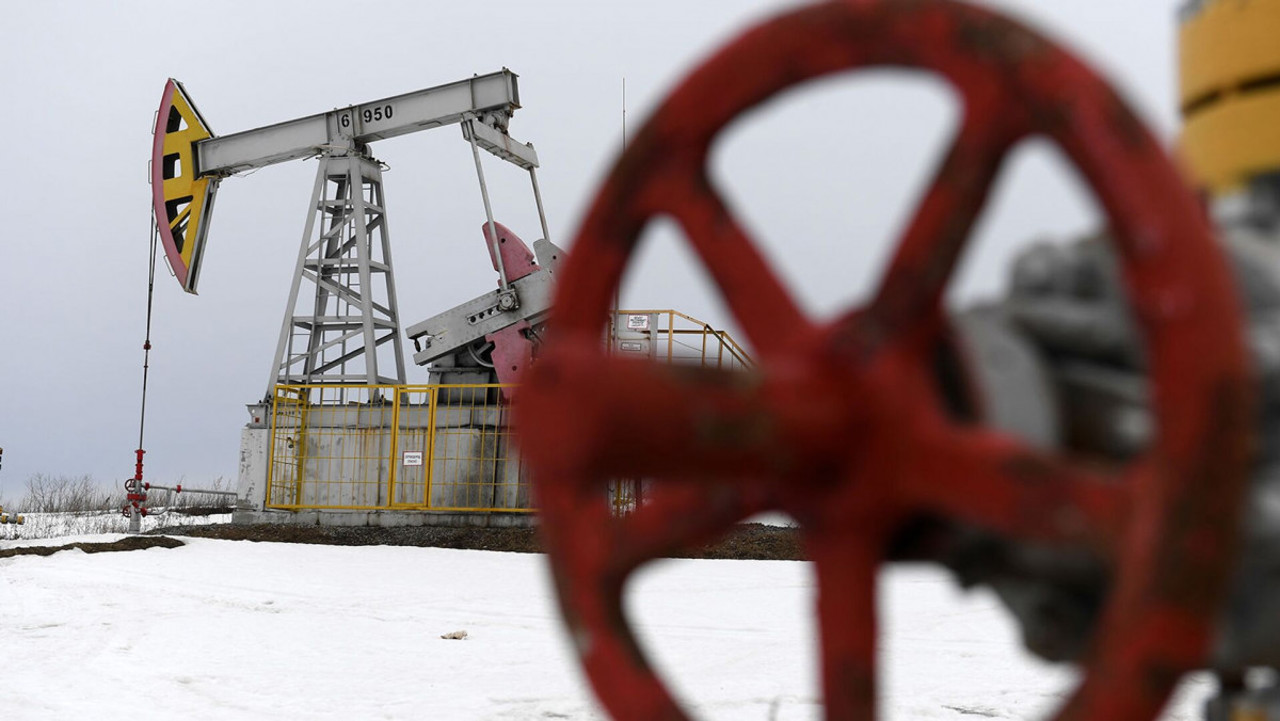 Russia says it won't accept oil price cap