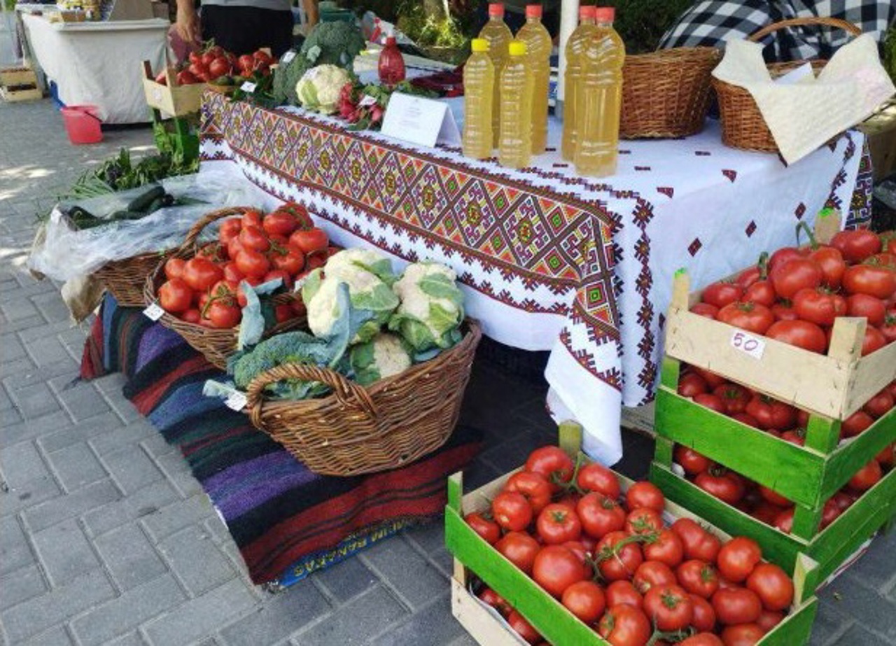 Ярмарки с местной продукцией в столичных округах в выходные дни