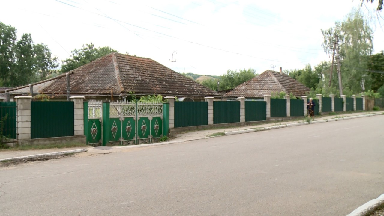 „Mai multe locuri de muncă ar trebui”: numărul oamenilor care locuiesc la sate a scăzut cu aproape un sfert