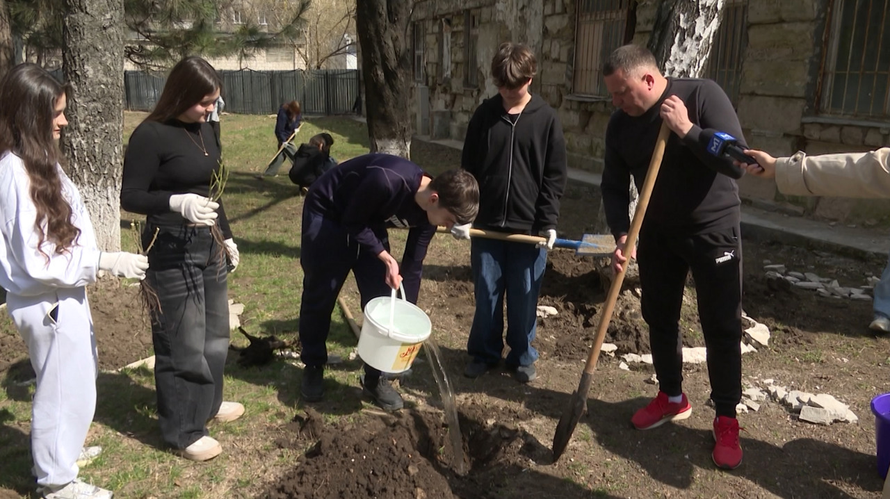 Campanie de primăvară: Elevii din Chișinău se implică activ în salubrizarea orașului