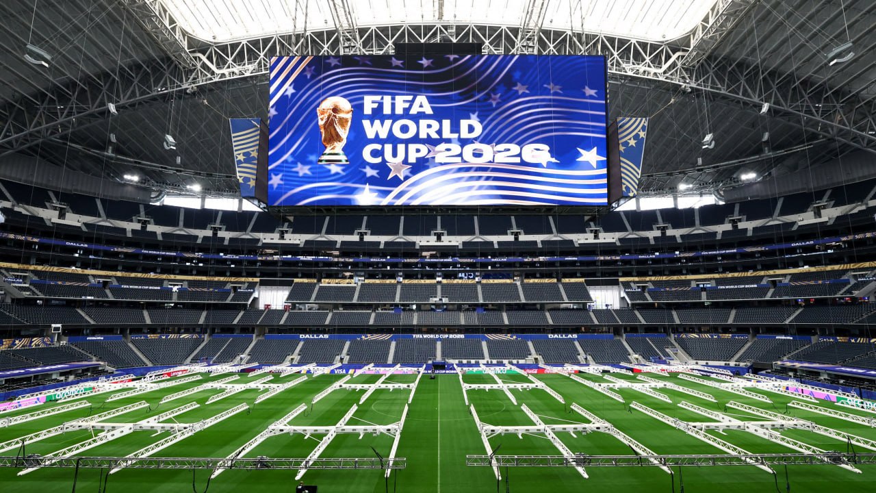 Campionatul Mondial de Fotbal din 2026, organizat în Statele Unite, Canada și Mexic, este unul al schimbărilor majore, dar și al controverselor