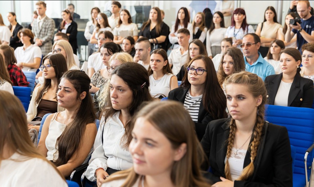 Granturi de până la 600 de mii de lei pentru tinerii din R. Moldova: dosarele pot fi depuse până pe 15 noiembrie