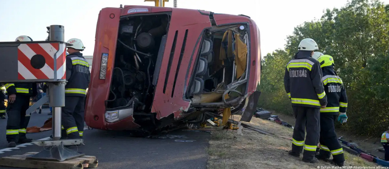 Accident grav în Ungaria: 12 morți și cel puțin 20 de răniți într-un autobuz turistic