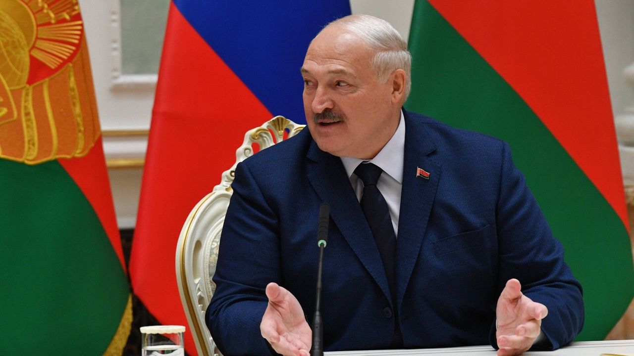 Lukashenko pardons 123 political prisoners after US deal