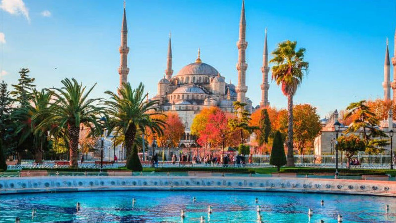 Turcia a introdus o nouă taxă turistică. Cu cât plătesc mai mult cei care o vizitează