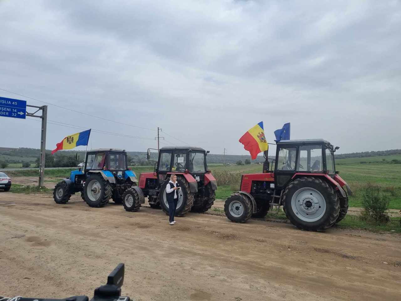 Aproximativ 400 de agricultori, afectați de secetă, au protestat a doua zi consecutiv în mai multe raioane ale țării. Protestele vor continua la Președinție