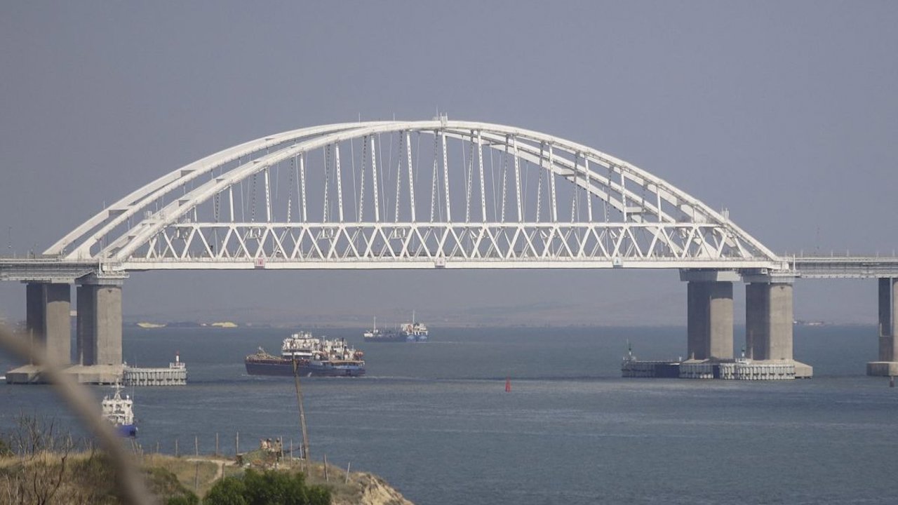 Russia says it will punish Ukraine for attacking its ship near the Kerch Strait