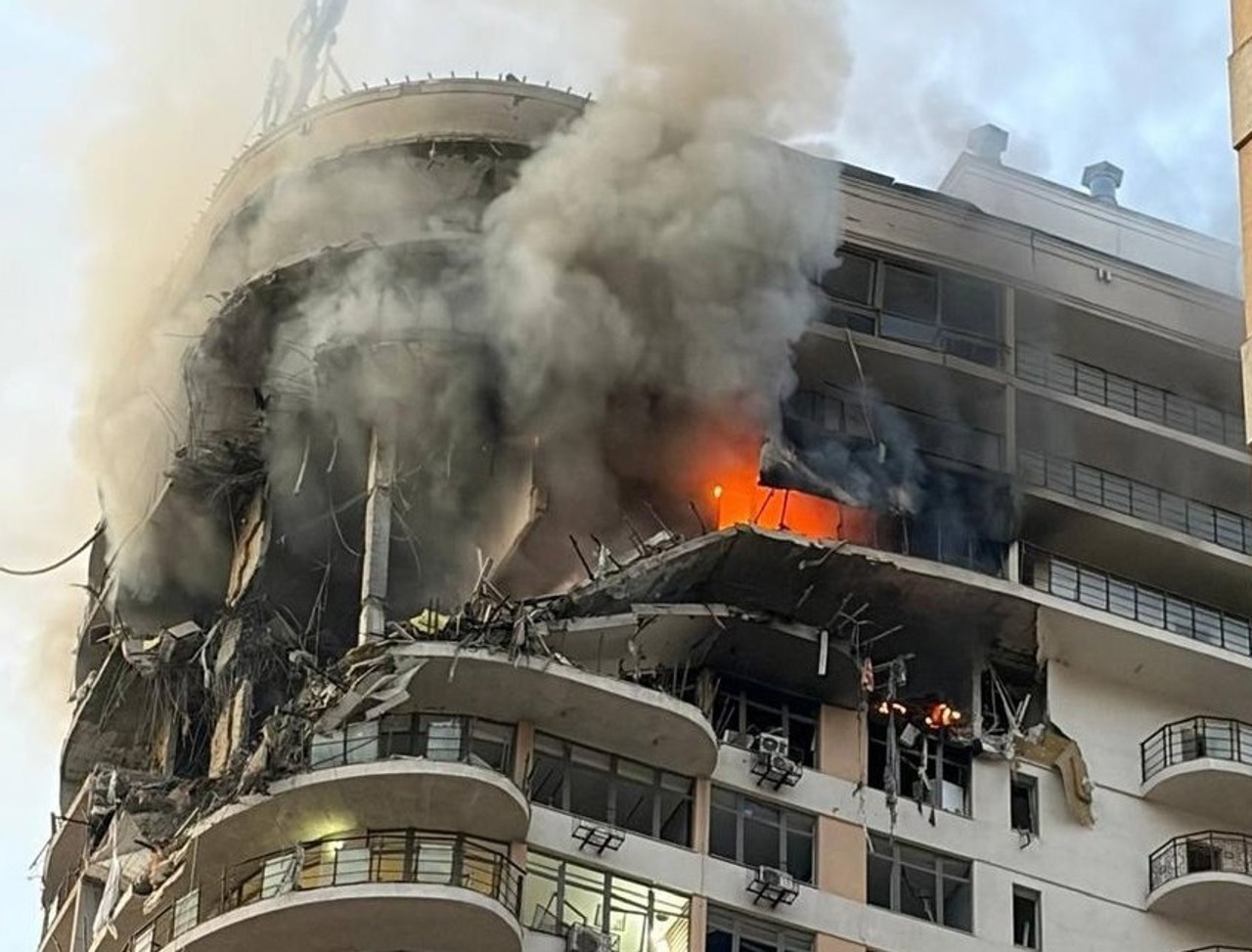 Cel puțin 12 răniți la Odesa, după ce o dronă a lovit o clădire rezidențială