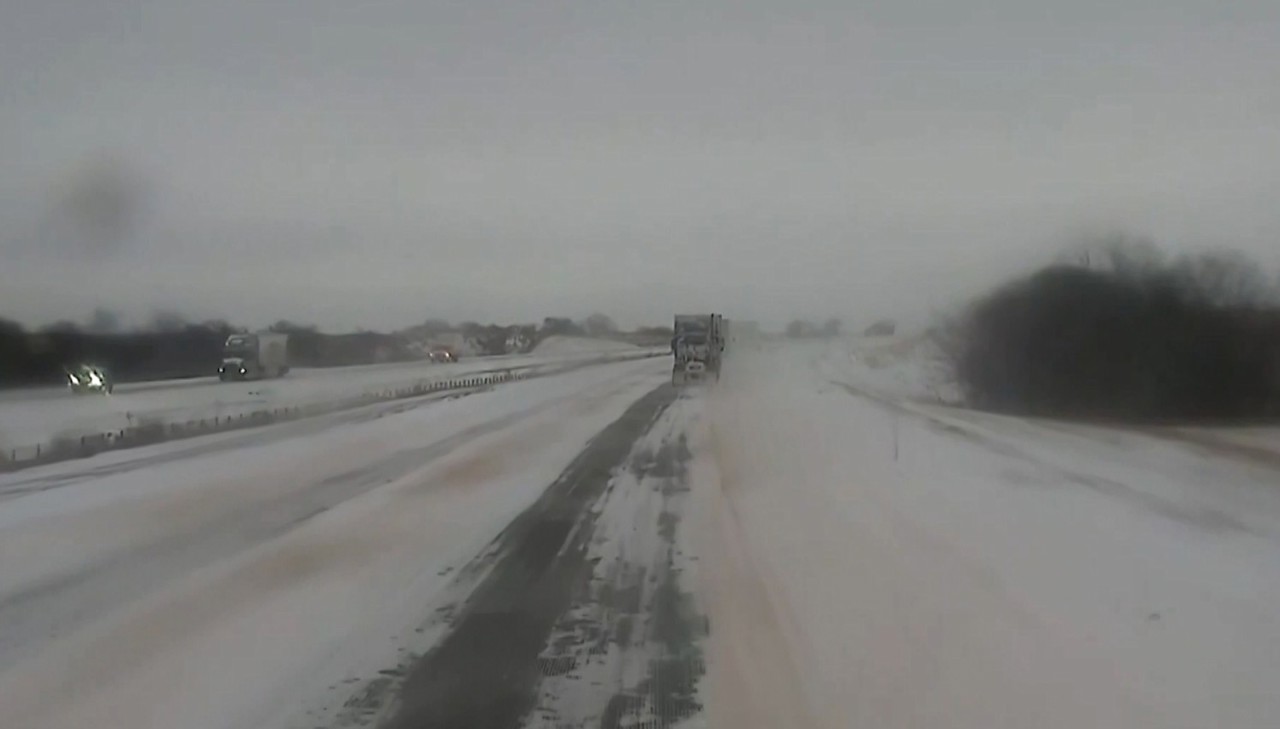 Furtună puternică în SUA | Stare de urgență în 18 state și mii de zboruri anulate 