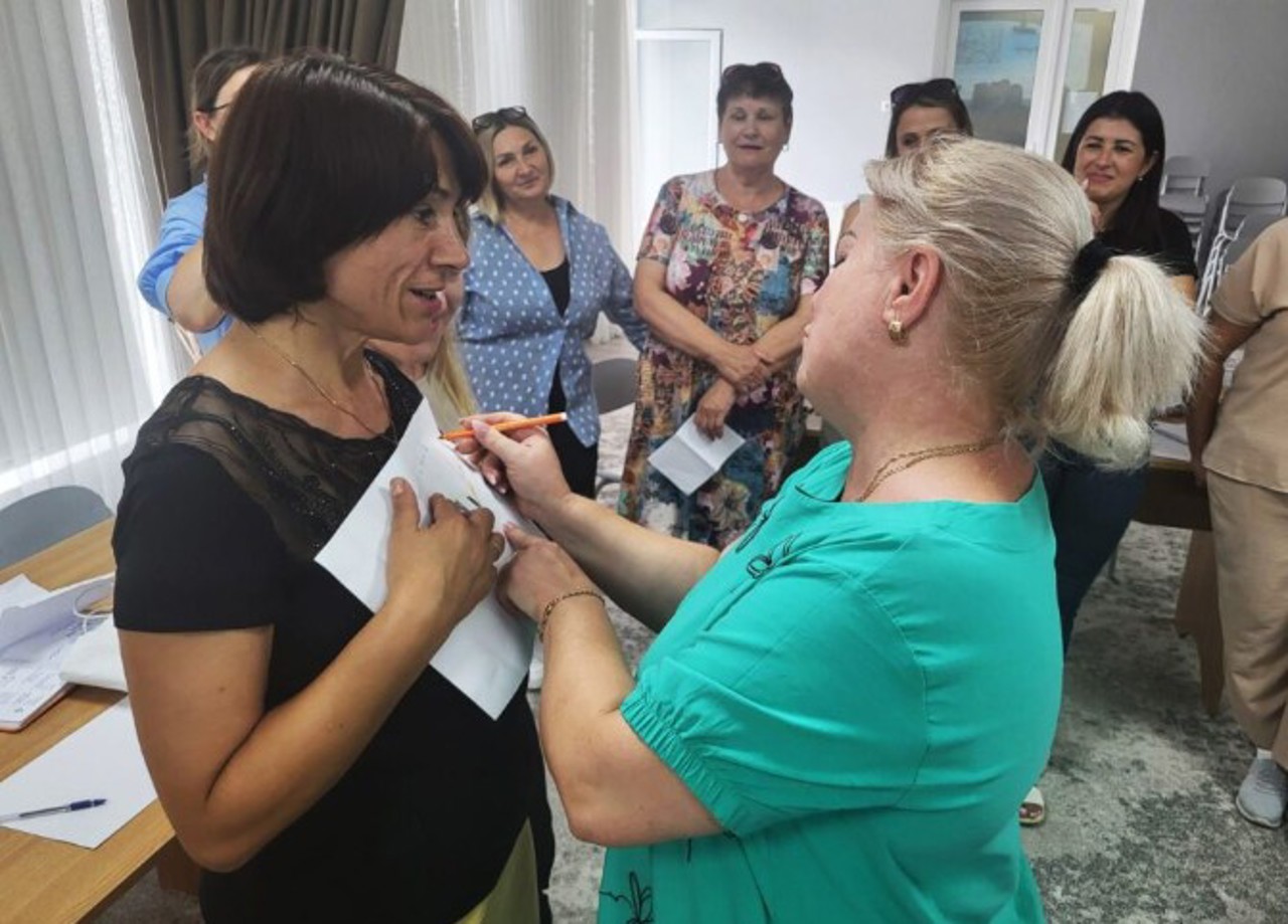 Un nou început după 55 de ani: Cursuri gratuite de calificare profesională pentru femeile din mai multe localități