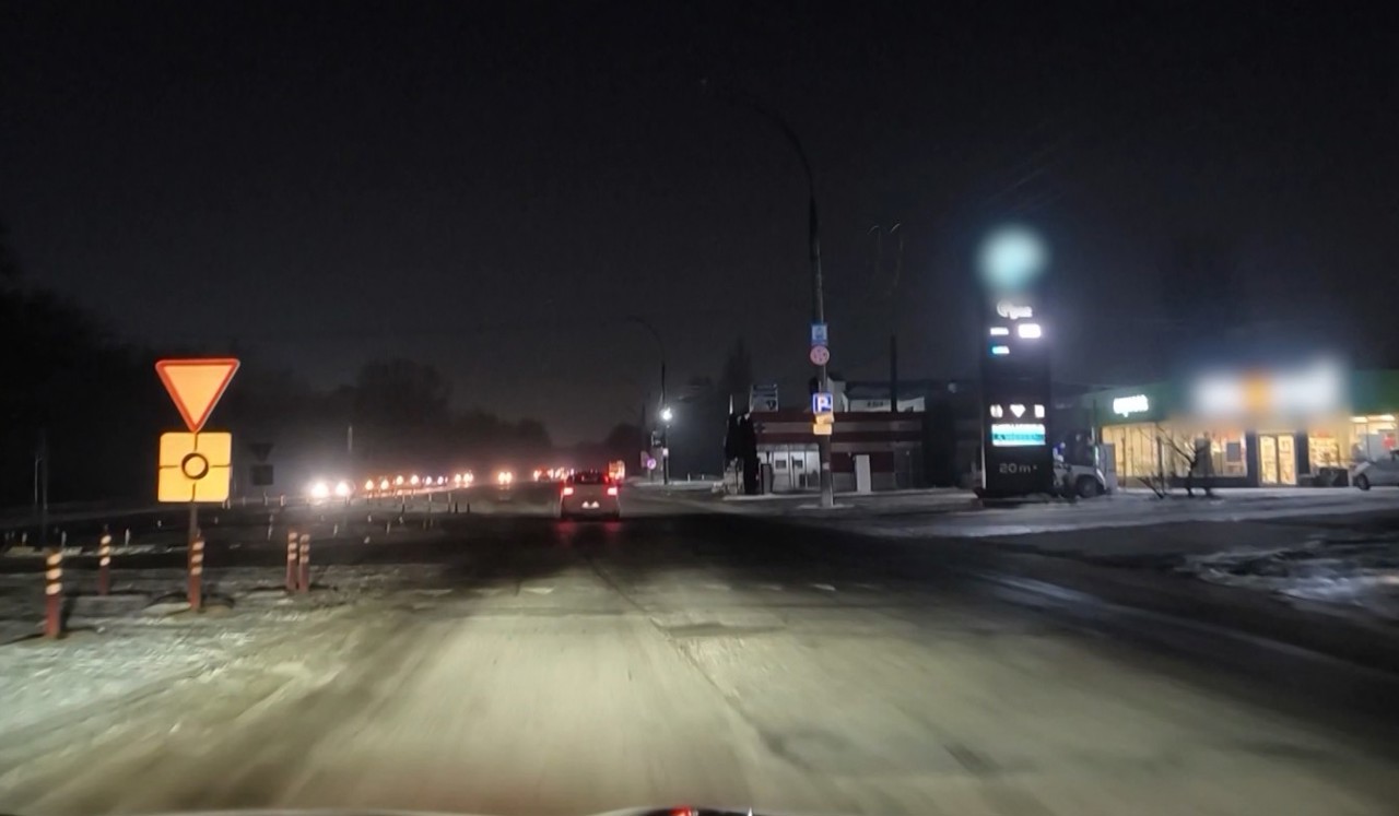 Pericol pentru șoferi și pietoni la intersecția străzii Calea Basarabiei cu Tăbăcăria Veche