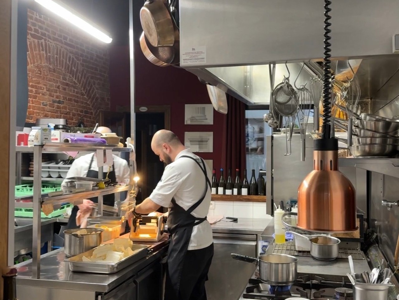 Moldoveanul Alexandru Șapco, renumit bucătar în inima Belgiei: „Am început cu spălatul vaselor”   