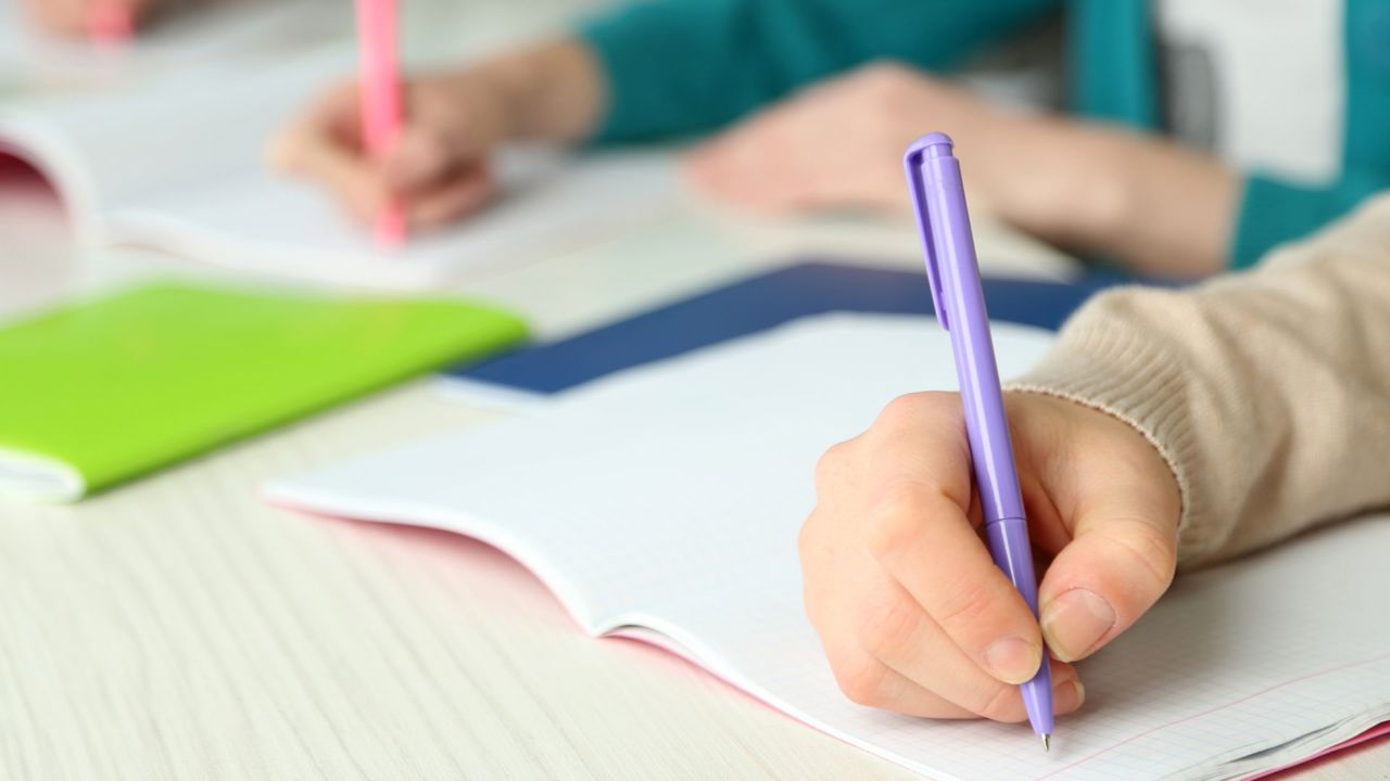 Agenția Națională pentru Curriculum a modificat programul examenelor de certificare la limba română