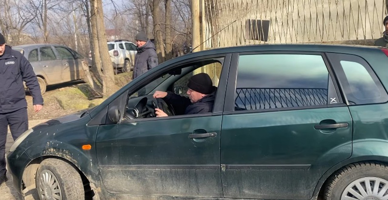 Au intrat pe teritoriul unei parcări speciale și au luat un automobil: Deputații Stefanco și Țurcan-Oboroc, documentați de poliție