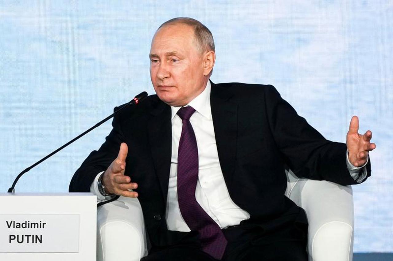 Vladimir Putin își anunță candidatura pentru un nou mandat prezidențial 