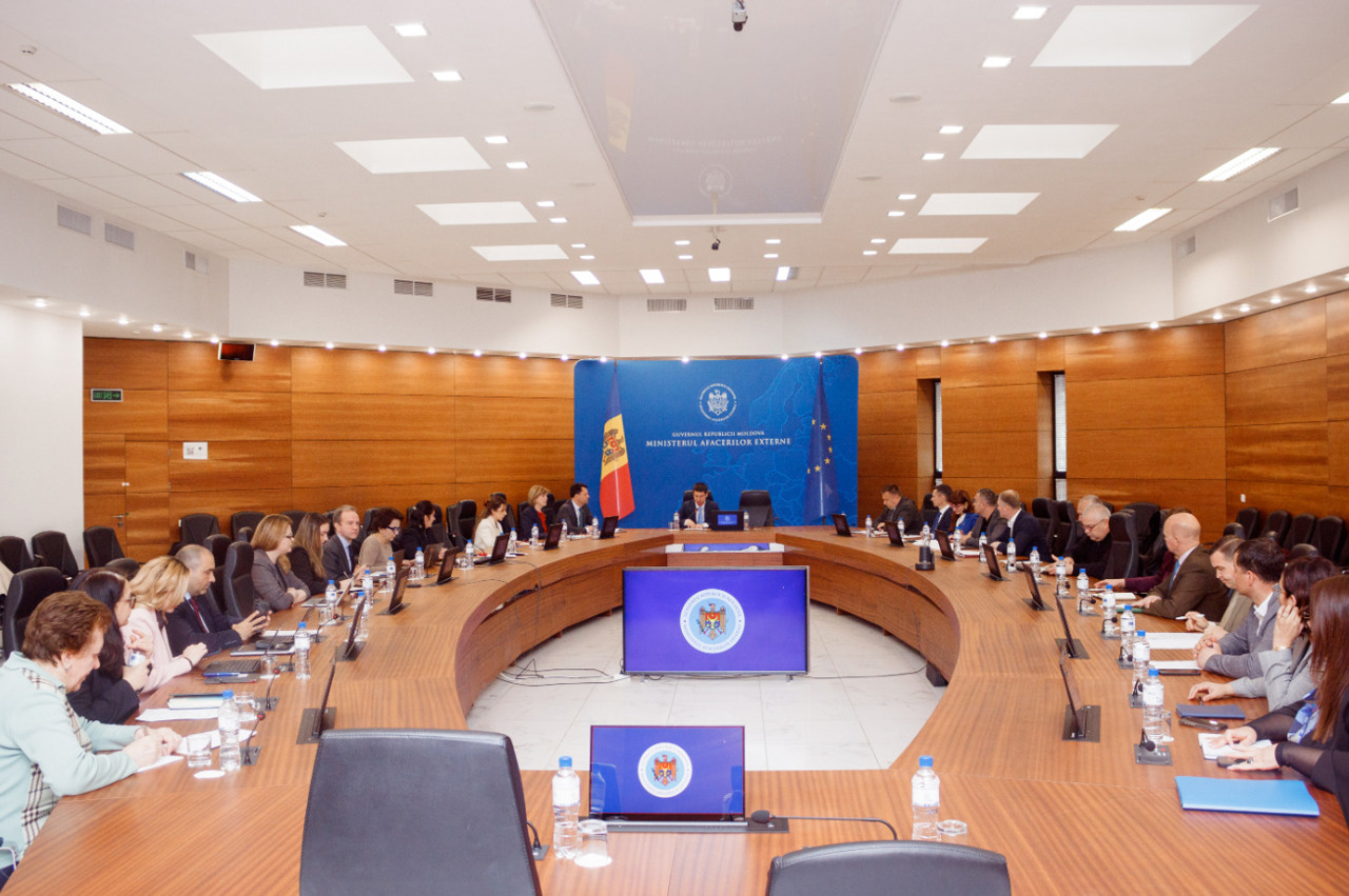 Combaterea traficului de persoane, discutată la MAE în contextul angajamentelor europene