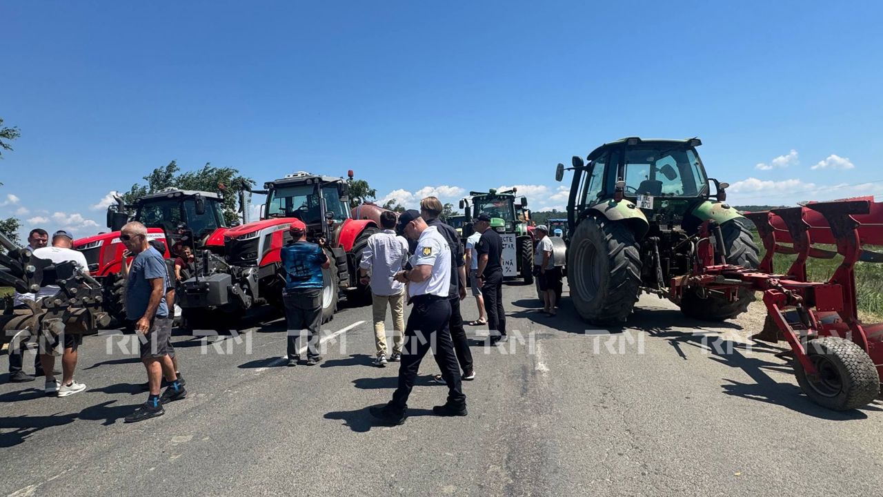 Protestele agricultorilor: Utilajele agricole au blocat traseul spre punctul de trecere a frontierei Leușeni