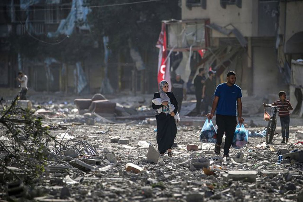 UK airdrops 10 tons of food supplies into Gaza