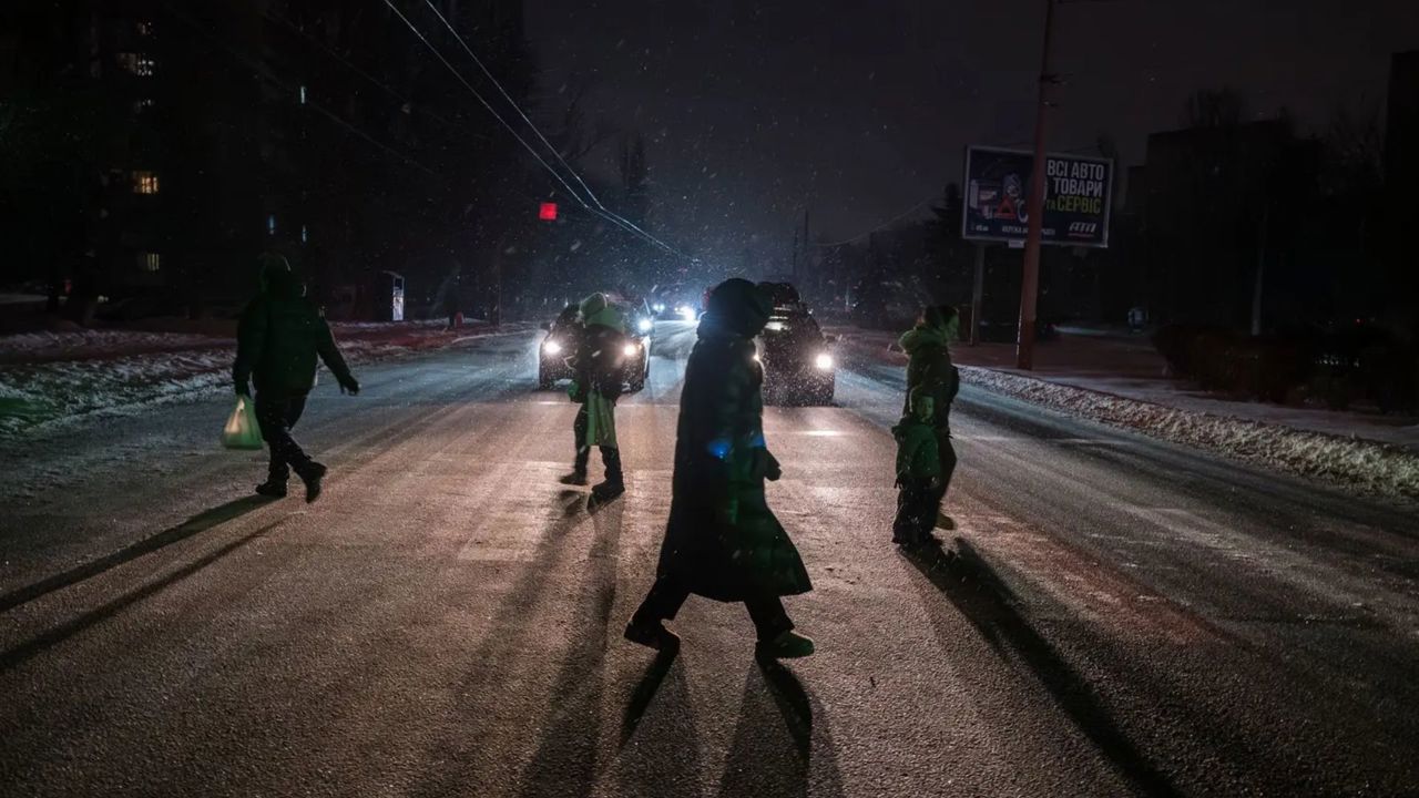 Kyiv residents evacuate capital amid freezing blackout crisis
