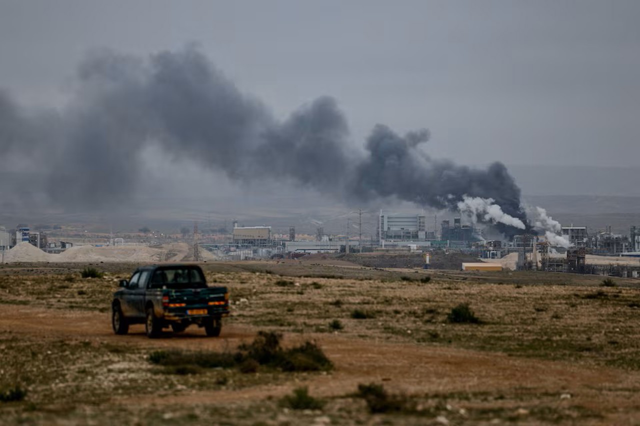 Trump anunță discuții „directe și indirecte” cu Iranul, în timp ce SUA trimit mii de soldați și analizează opțiuni de ofensivă